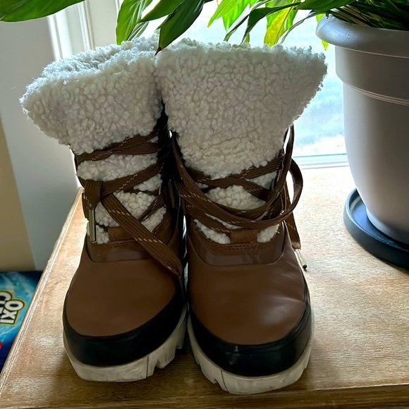 Sorel “Joan of Arctic” midcalf winter boot - Picture 2 of 5